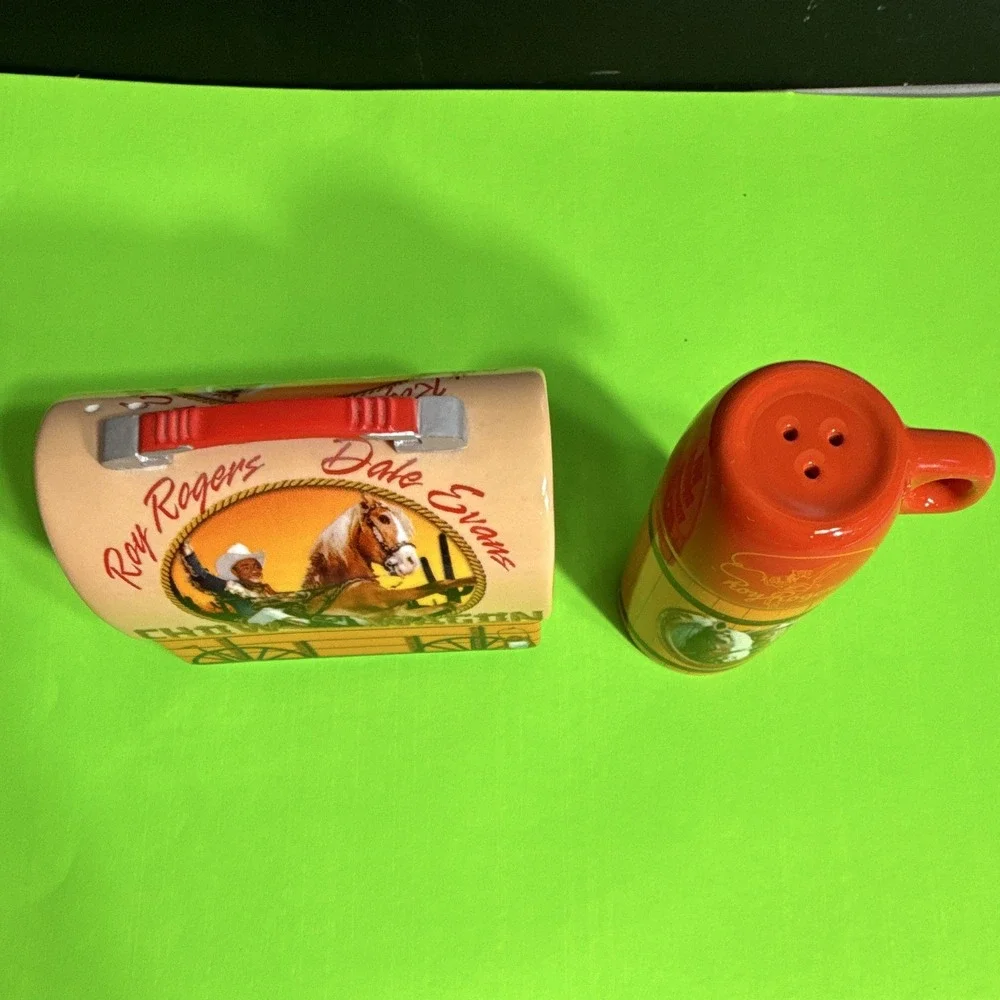 Vintage Style Roy Rogers Dale Evans Chow Wagon Salt & Pepper Shaker Set Vandor